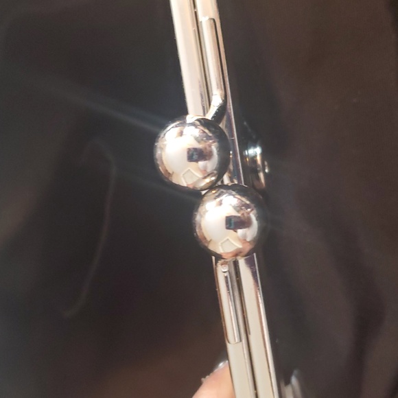 Coach Black And Gray Kisslock handbag. - Picture 10 of 12